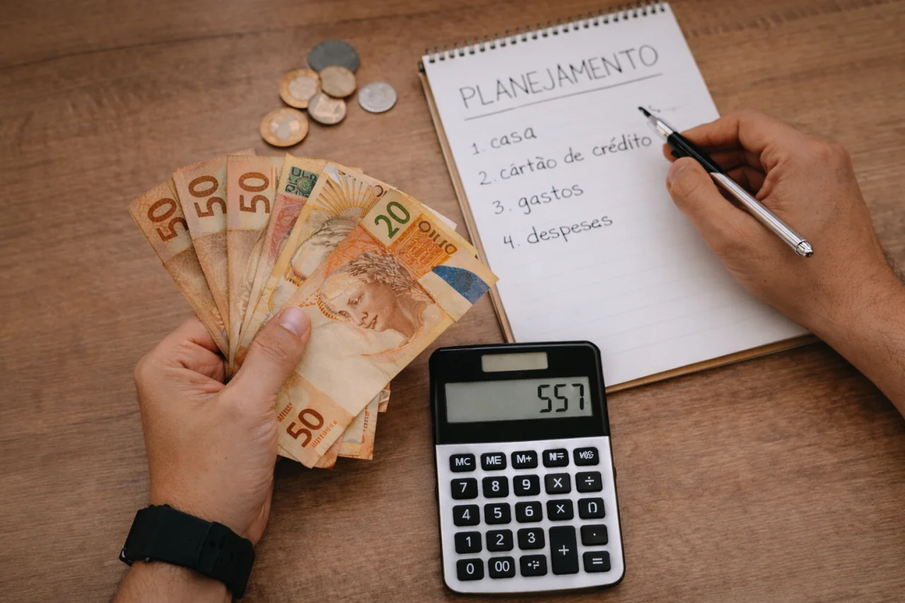 Educa&ccedil;&atilde;o Financeira: Como Fazer o Sal&aacute;rio Sobrar no Fim do M&ecirc;s