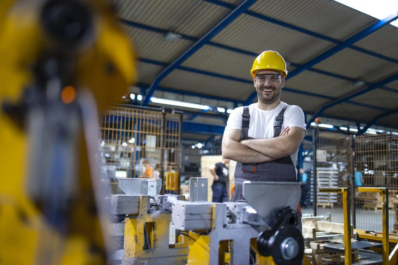 Como começar carreira na área da Indústria: O guia de entrada no setor produtivo Como começar carreira na área da Indústria: O guia de entrada no setor produtivo