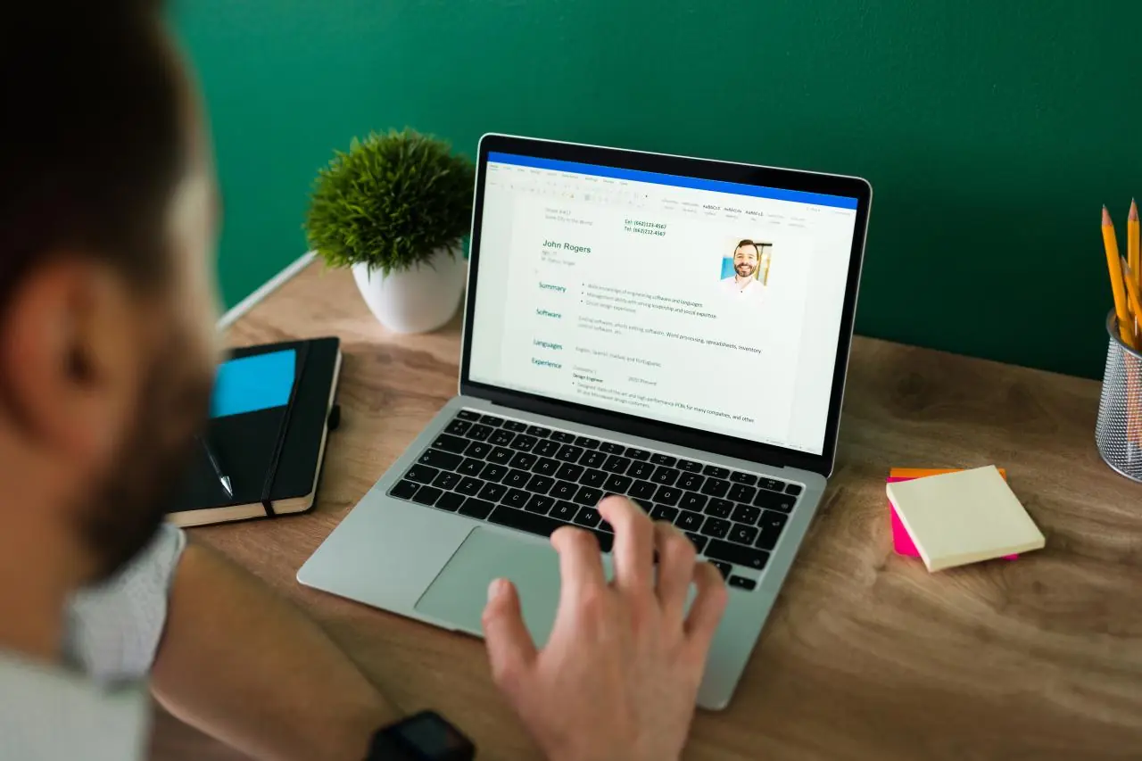 Primeiro emprego: Como montar um currículo perfeito quando você (ainda) não tem experiência Primeiro emprego: Como montar um currículo perfeito quando você (ainda) não tem experiência